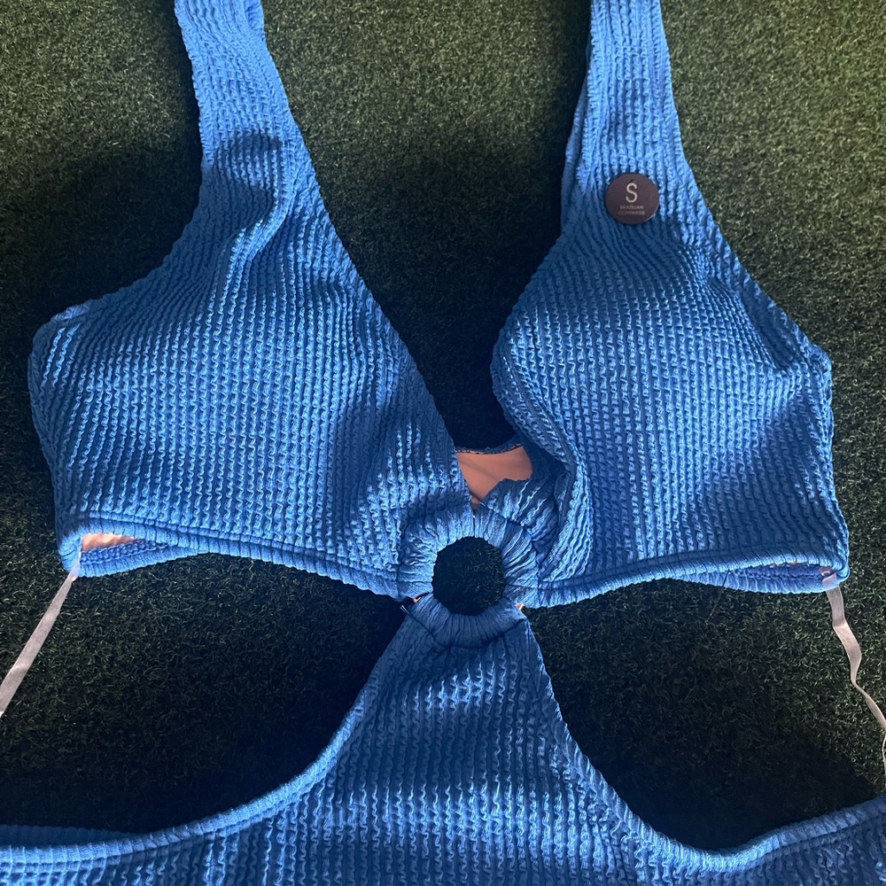 COTTON ON BODY
Women's Cutout One-Piece
Swimsuit
Size x small - small - Blue